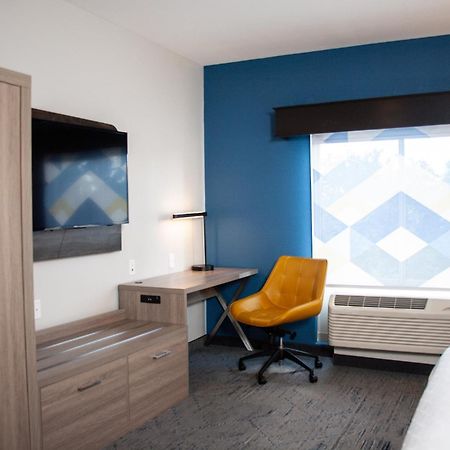 Holiday Inn Express & Suites Overland Park By Ihg Exterior foto