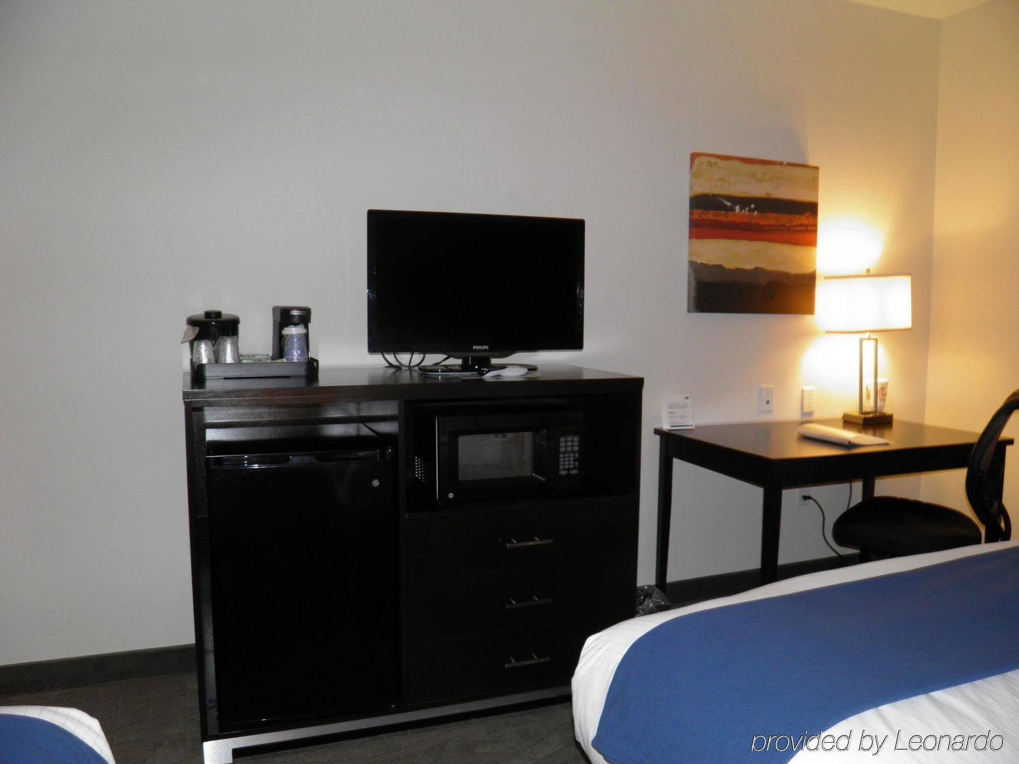 Holiday Inn Express & Suites Overland Park By Ihg Exterior foto