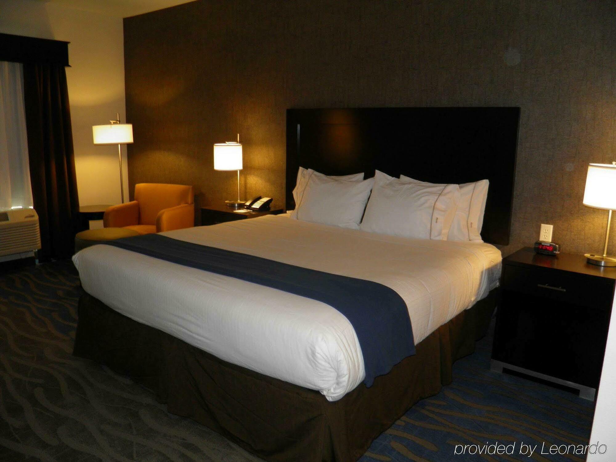 Holiday Inn Express & Suites Overland Park By Ihg Exterior foto