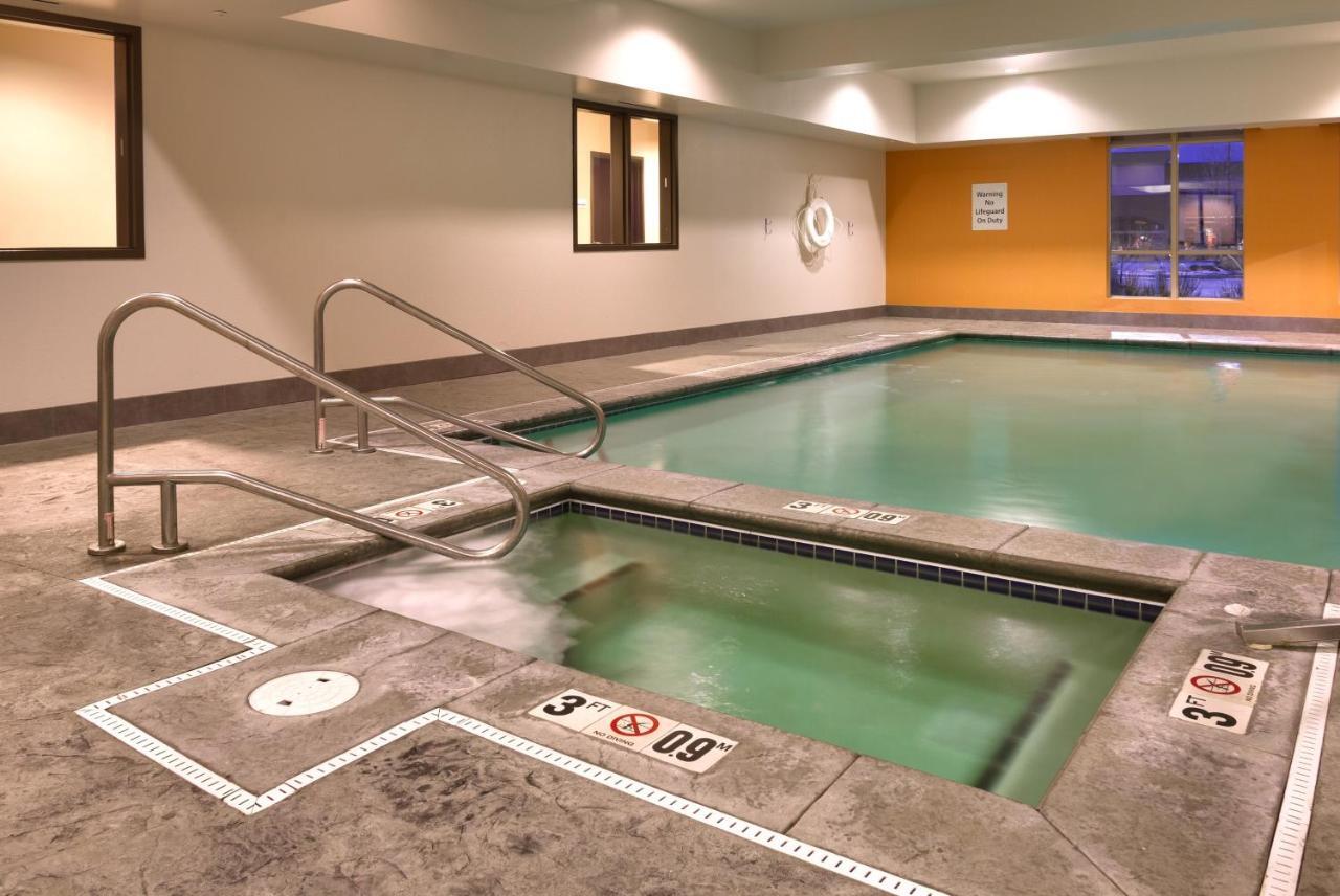 Holiday Inn Express & Suites Overland Park By Ihg Exterior foto